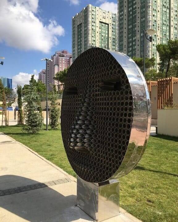 Metal Yüz Heykeli